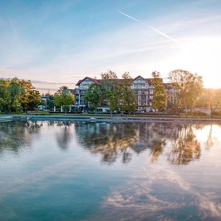 Willa Port Ostróda Buitenkant foto The lake at the campus of the University of Applied Sciences and Medical University of Southern Tyrol