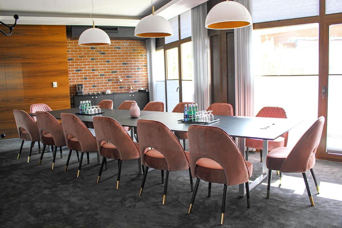 Willa Port Ostróda Buitenkant foto Meeting room