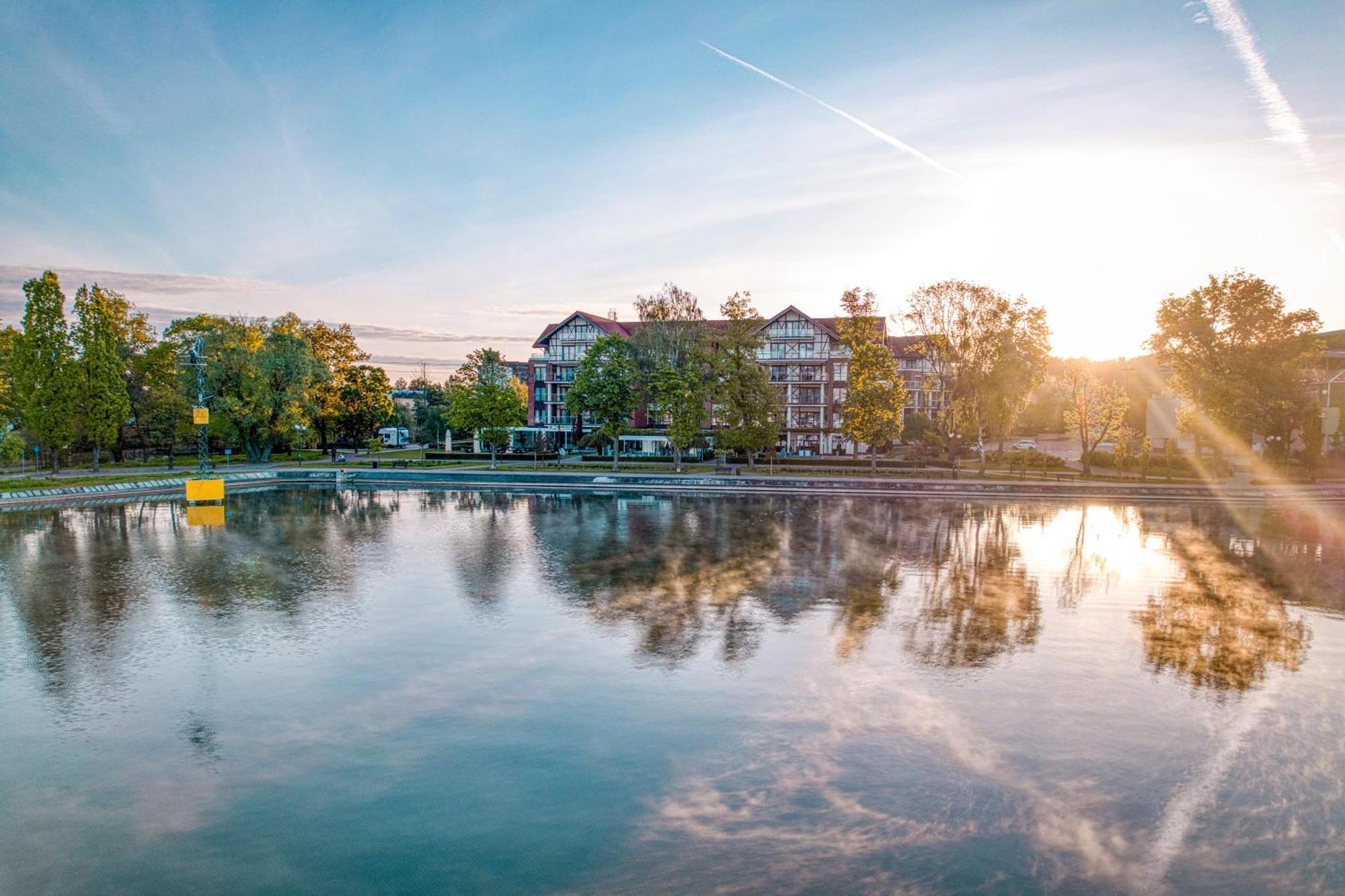 Willa Port Ostróda Buitenkant foto The lake at the campus of the University of Applied Sciences and Medical University of Southern Tyrol