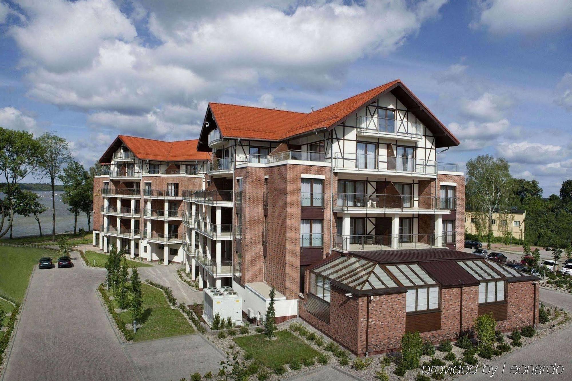 Willa Port Ostróda Buitenkant foto Residential complex in Nida